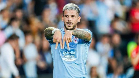 Carles Pérez celebrando un gol con el Celta.
