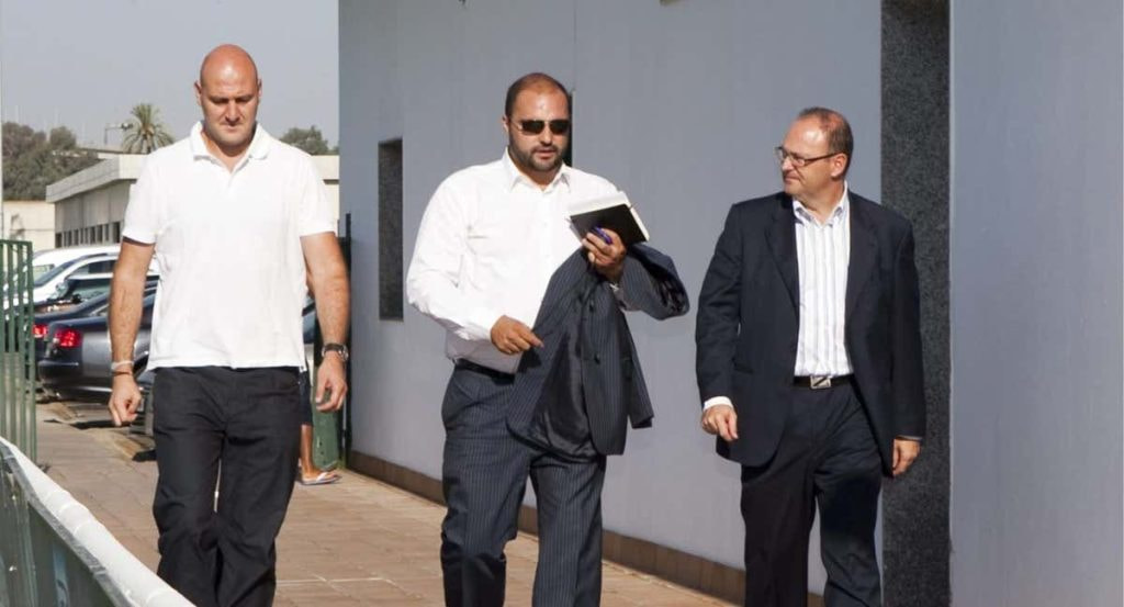 Carlos Bucero, en el centro de la imagen, con Roberto Ríos (izquierda) y Pepe Mel (derecha).
