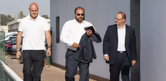 Carlos Bucero, en el centro de la imagen, con Roberto Ríos (izquierda) y Pepe Mel (derecha).