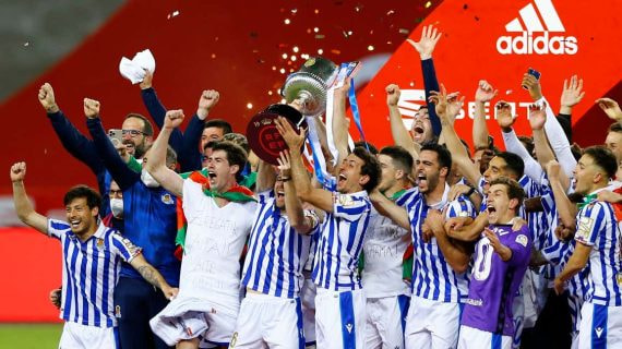 El Real Sociedad celebrando su victoria de la Copa del Rey.