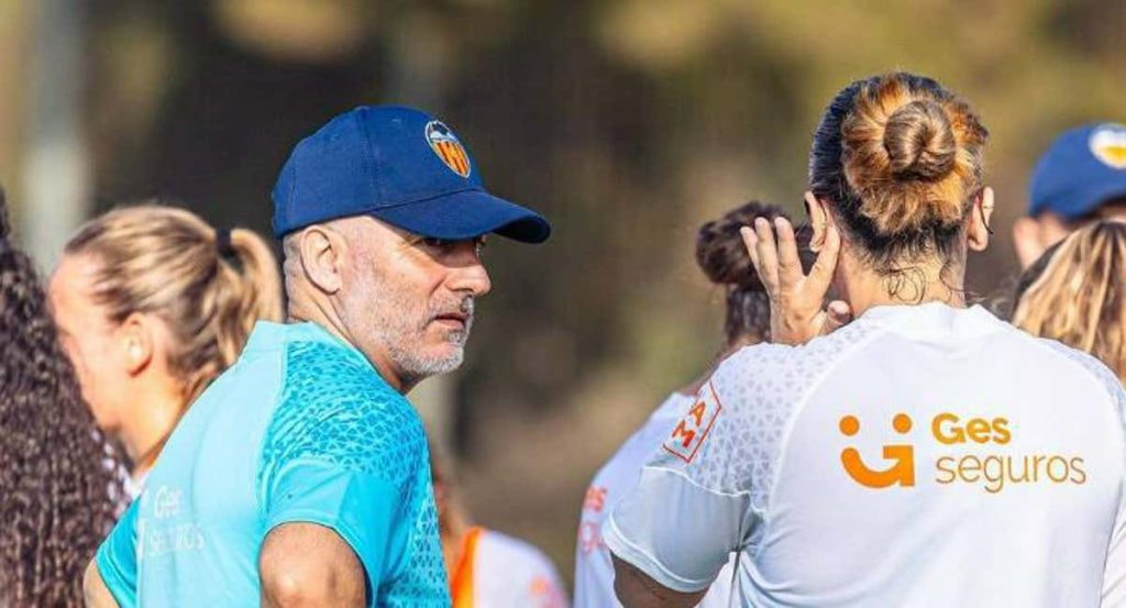Jesús Oliva, durante un entrenamiento del Valencia.