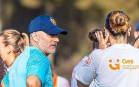 Jesús Oliva, durante un entrenamiento del Valencia.