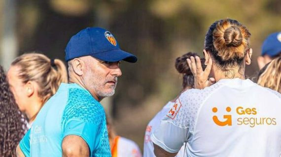 Jesús Oliva, durante un entrenamiento del Valencia.