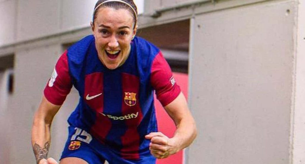 Lucy Bronze celebra la victoria ante el Real Madrid en Liga F.