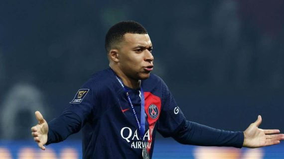 Mbappé celebra la Supercopa.