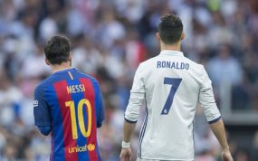 Leo Messi y Cristiano Ronaldo, durante un clásico disputado en el Santiago Bernabéu.