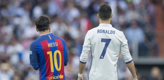 Leo Messi y Cristiano Ronaldo, durante un clásico disputado en el Santiago Bernabéu.