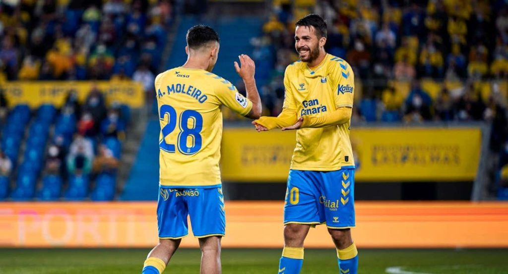 Alberto Moleiro y Kirian Rodríguez, en un partido de Las Palmas.