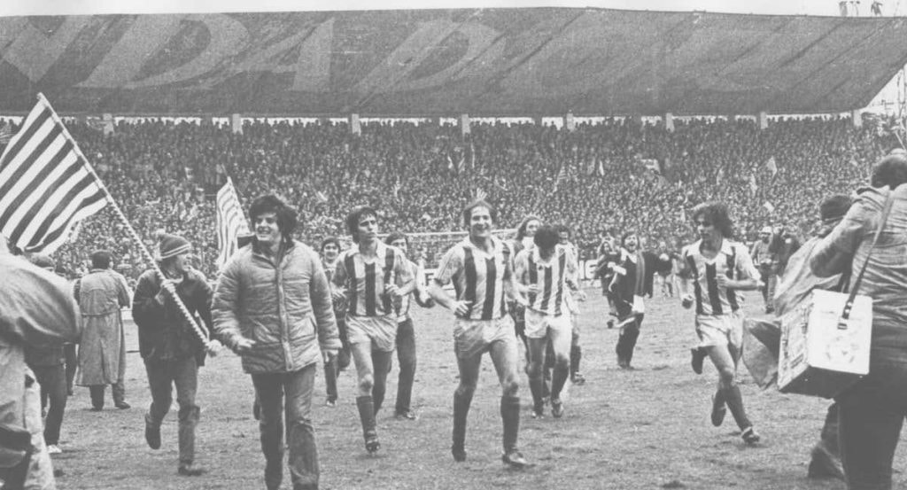 La Real Sociedad celebra el título de Liga de 1981.