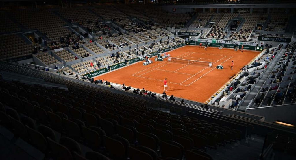 Turno de noche en Roland Garros.