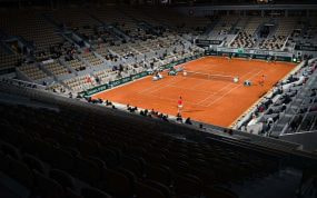 Turno de noche en Roland Garros.