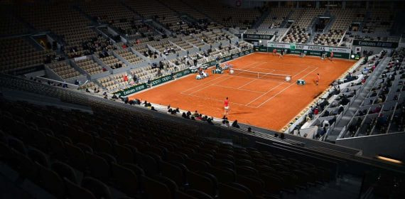 Turno de noche en Roland Garros.