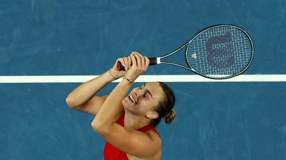 Aryna Sabalenka celebra su triunfo en la final del Open de Australia 2024, el segundo consecutivo en ese torneo y su segundo Grand Slam.
