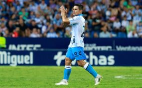 Luca Sangalli aplaude a la afición en el momento de abandonar el terreno de juego.