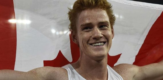 Shawn Barber, tras proclamarse campeón del mundo en 2015.