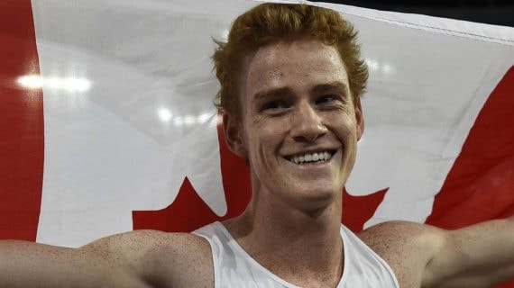 Shawn Barber, tras proclamarse campeón del mundo en 2015.