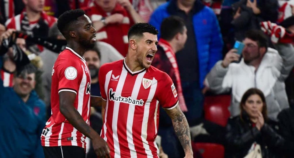 Yuri celebra junto a Iñaki Williams la victoria frente a FC Barcelona en Copa.