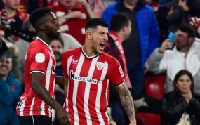 Yuri celebra junto a Iñaki Williams la victoria frente a FC Barcelona en Copa.