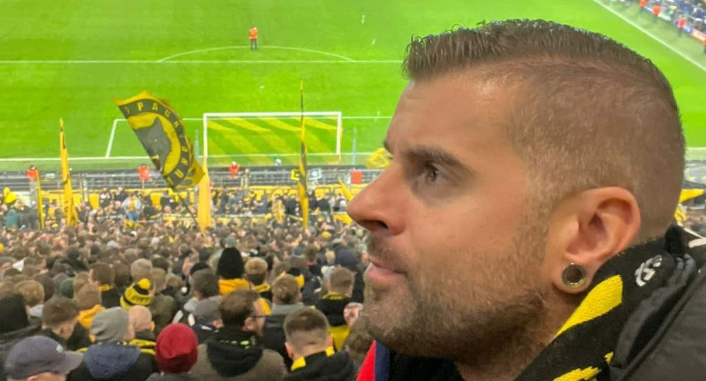 Mario Álvarez en el Signal Iduna Park del Borussia Dortmund.