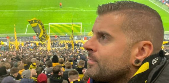 Mario Álvarez en el Signal Iduna Park del Borussia Dortmund.