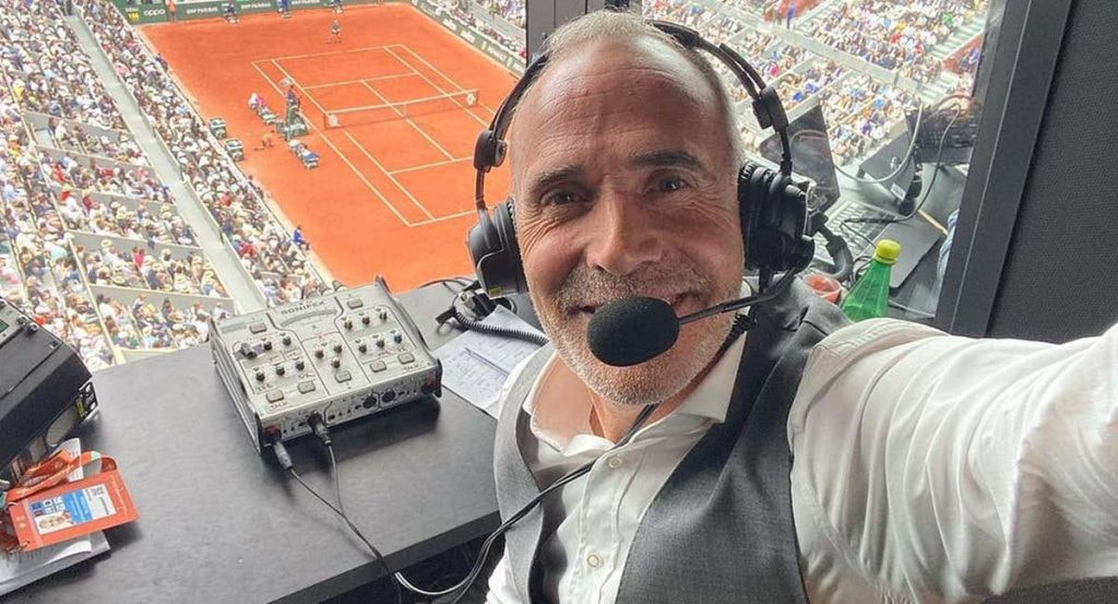 Álex Corretja, durante una retransmisión.
