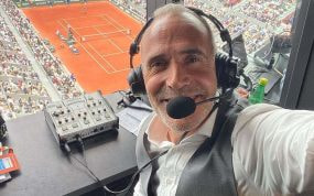 Álex Corretja, durante una retransmisión.