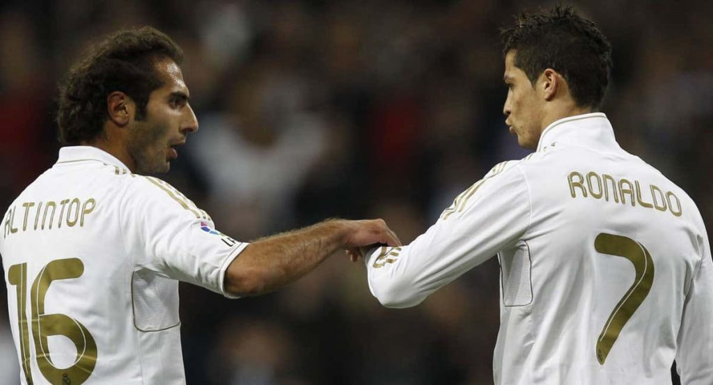 Hamit Altintop con Cristiano Ronaldo durante su temporada en el Real Madrid.