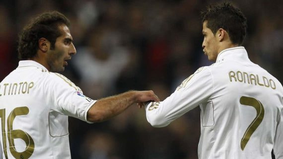 Hamit Altintop con Cristiano Ronaldo durante su temporada en el Real Madrid.