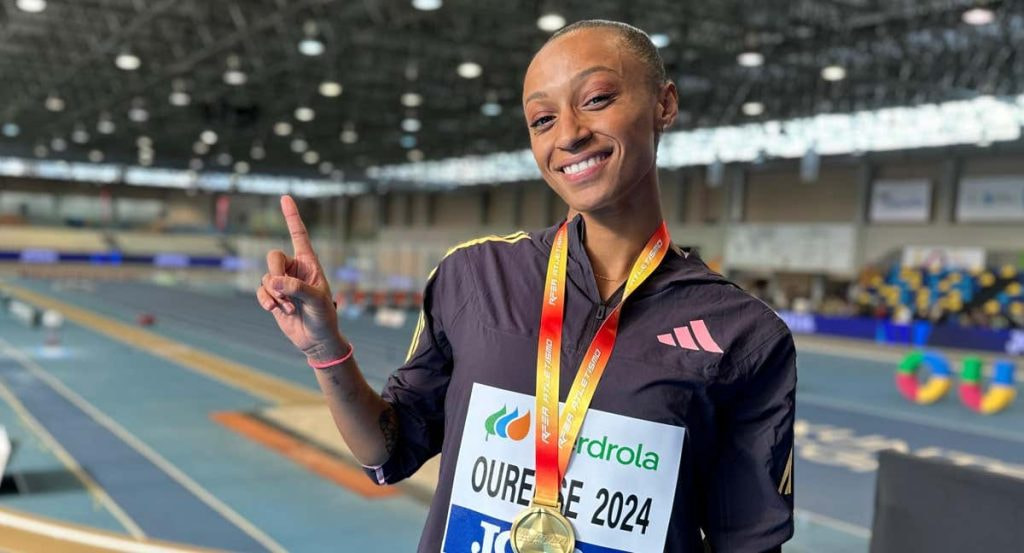 Ana Peleteiro, tras lograr la medalla de oro en el triple salto del Campeonato de España de Ourense.