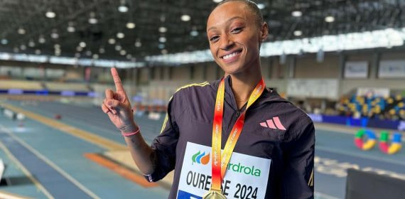 Ana Peleteiro, tras lograr la medalla de oro en el triple salto del Campeonato de España de Ourense.