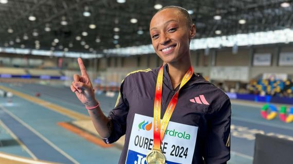 Ana Peleteiro, tras lograr la medalla de oro en el triple salto del Campeonato de España de Ourense.