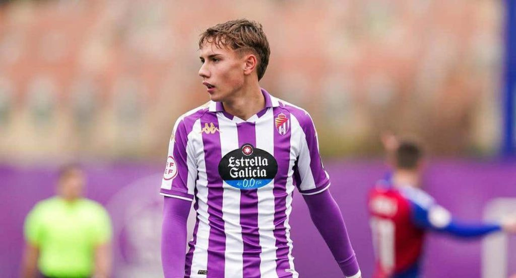 Arnu, jugando con el Juvenil A del Valladolid.