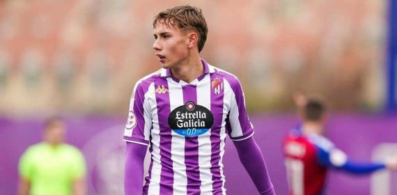 Arnu, jugando con el Juvenil A del Valladolid.