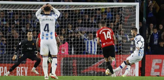 Brais Méndez, en el momento de tirar el penalti contra el Mallorca.