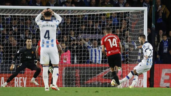 Brais Méndez, en el momento de tirar el penalti contra el Mallorca.
