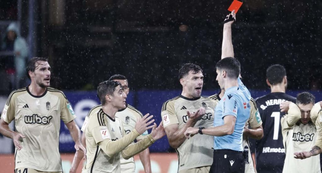 Busquets Ferrer expulsa a Boyé en el Osasuna - Granada.