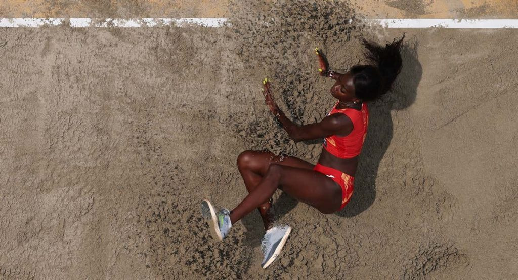 Fátima Diame, en uno de sus saltos durante la final de salto de longitud en el Mundial de Budapest.