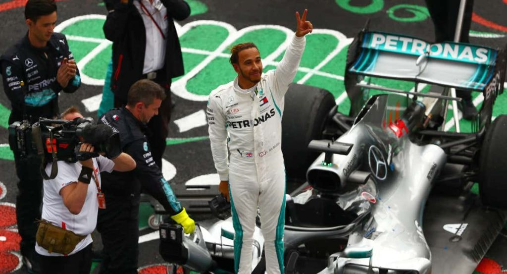 Lewis Hamilton celebra el cuarto mundial ganado de Fórmula 1.