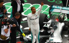 Lewis Hamilton celebra el cuarto mundial ganado de Fórmula 1.