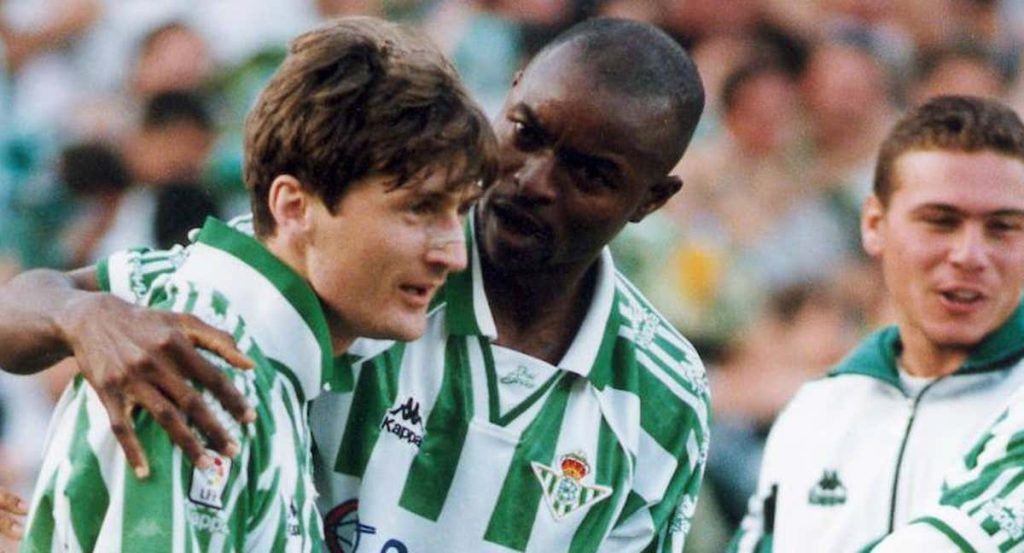Robert Jarni junto a Finidi en su etapa en el Betis.