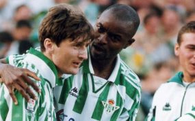 Robert Jarni junto a Finidi en su etapa en el Betis.