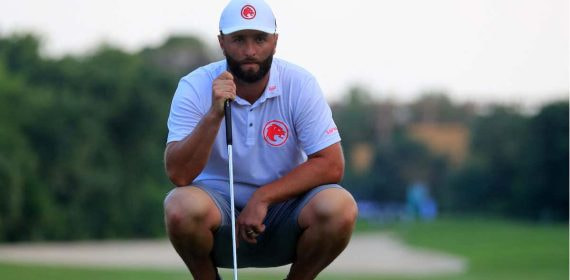 Jon Rahm durante su debut en el LIV Golf.