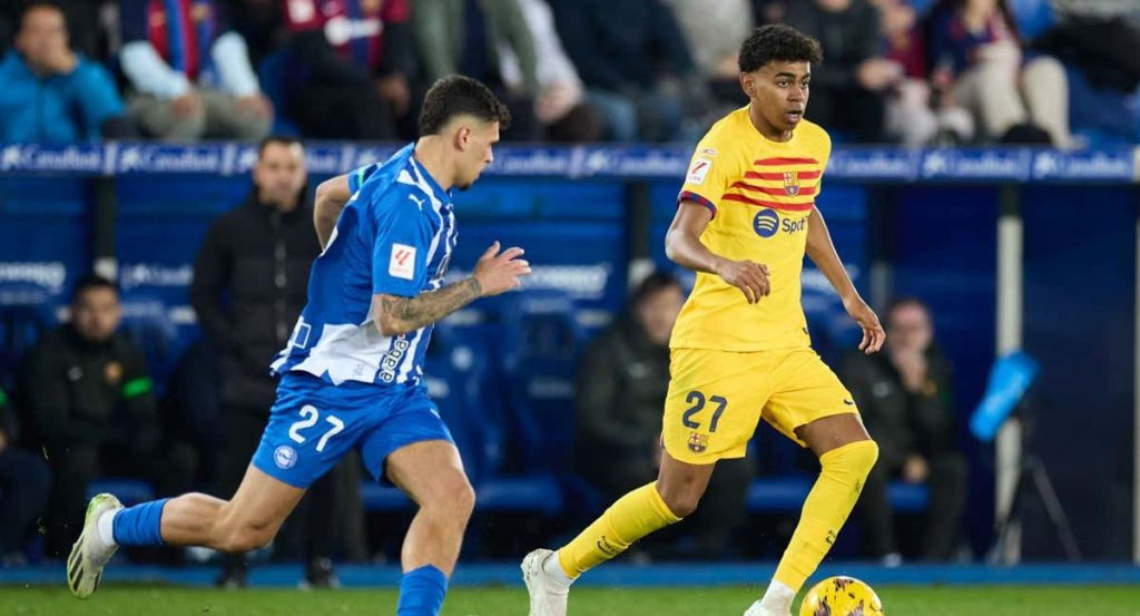 Lamine Yamal ante el Alavés.