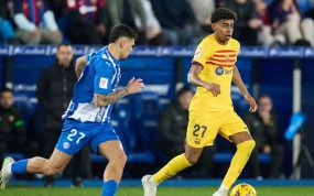 Lamine Yamal ante el Alavés.