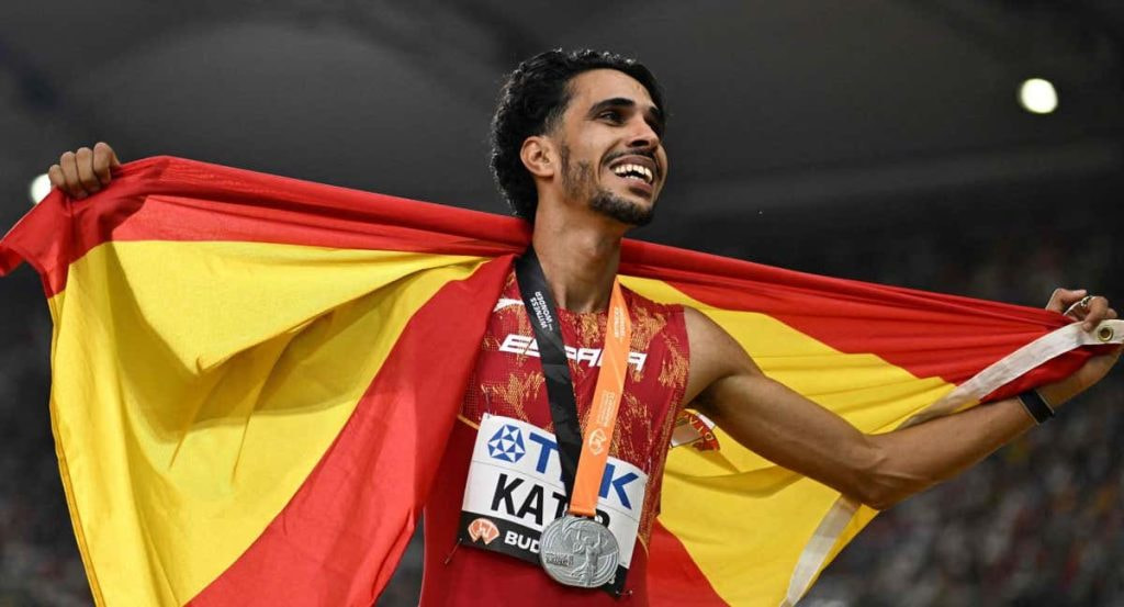 Mo Katir, plata en Budapest.