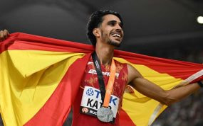 Mo Katir, plata en Budapest.
