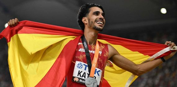 Mo Katir, plata en Budapest.