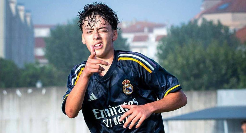 Paulo Iago celebra un gol con el Real Madrid.