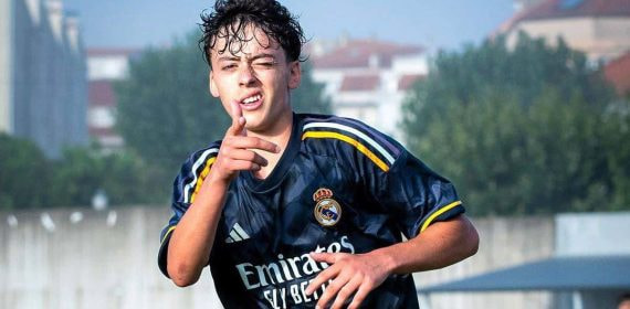 Paulo Iago celebra un gol con el Real Madrid.