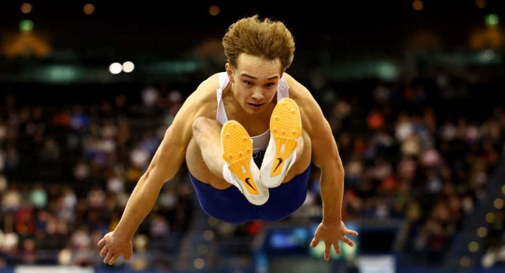 Sam Danson en pleno vuelo.